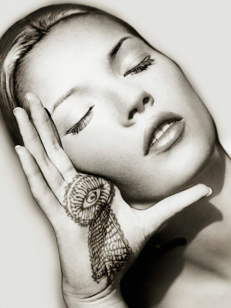 Albert Watson: Kate Moss (Sun & Henna)