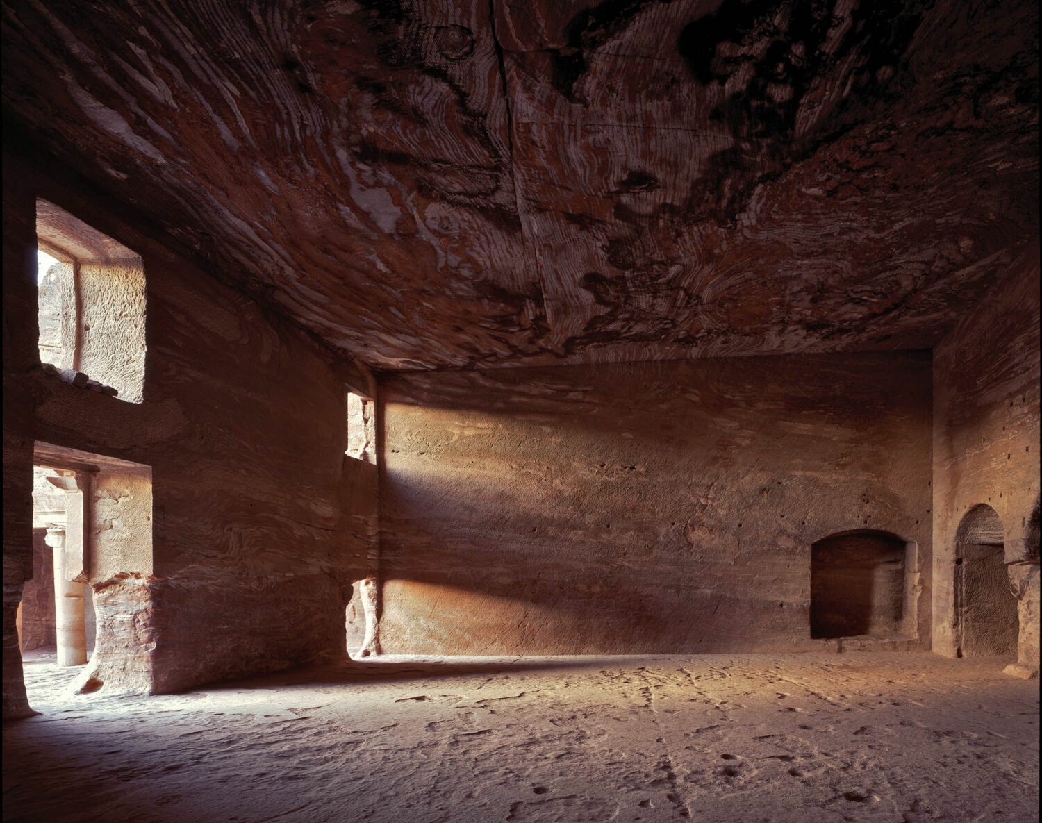 Robert Polidori: Interior of Urn tomb, el-Hubta necropolis area