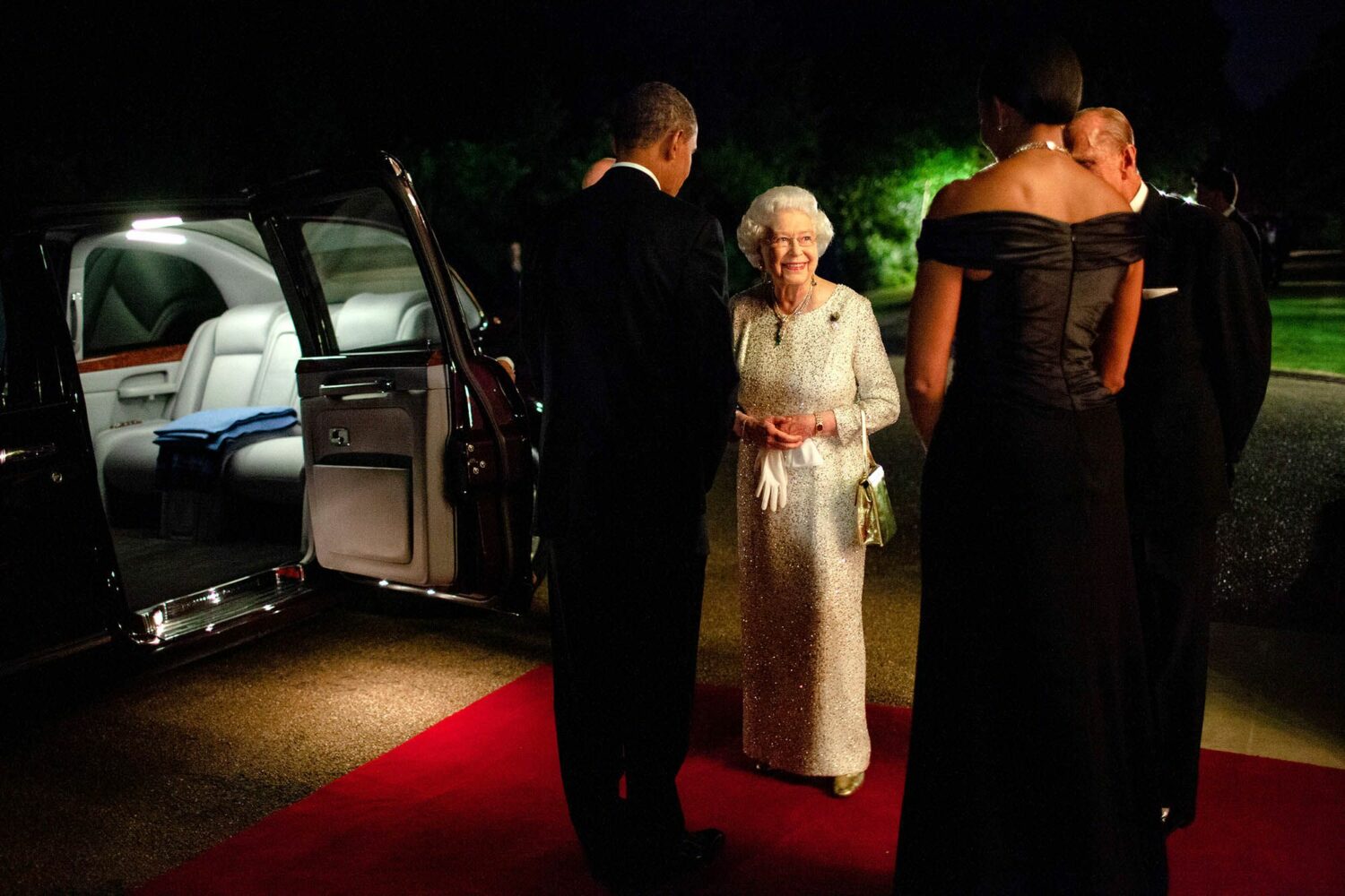 Pete Souza: President Barack Obama and First Lady Michelle Obama talk with Queen Elizabeth II