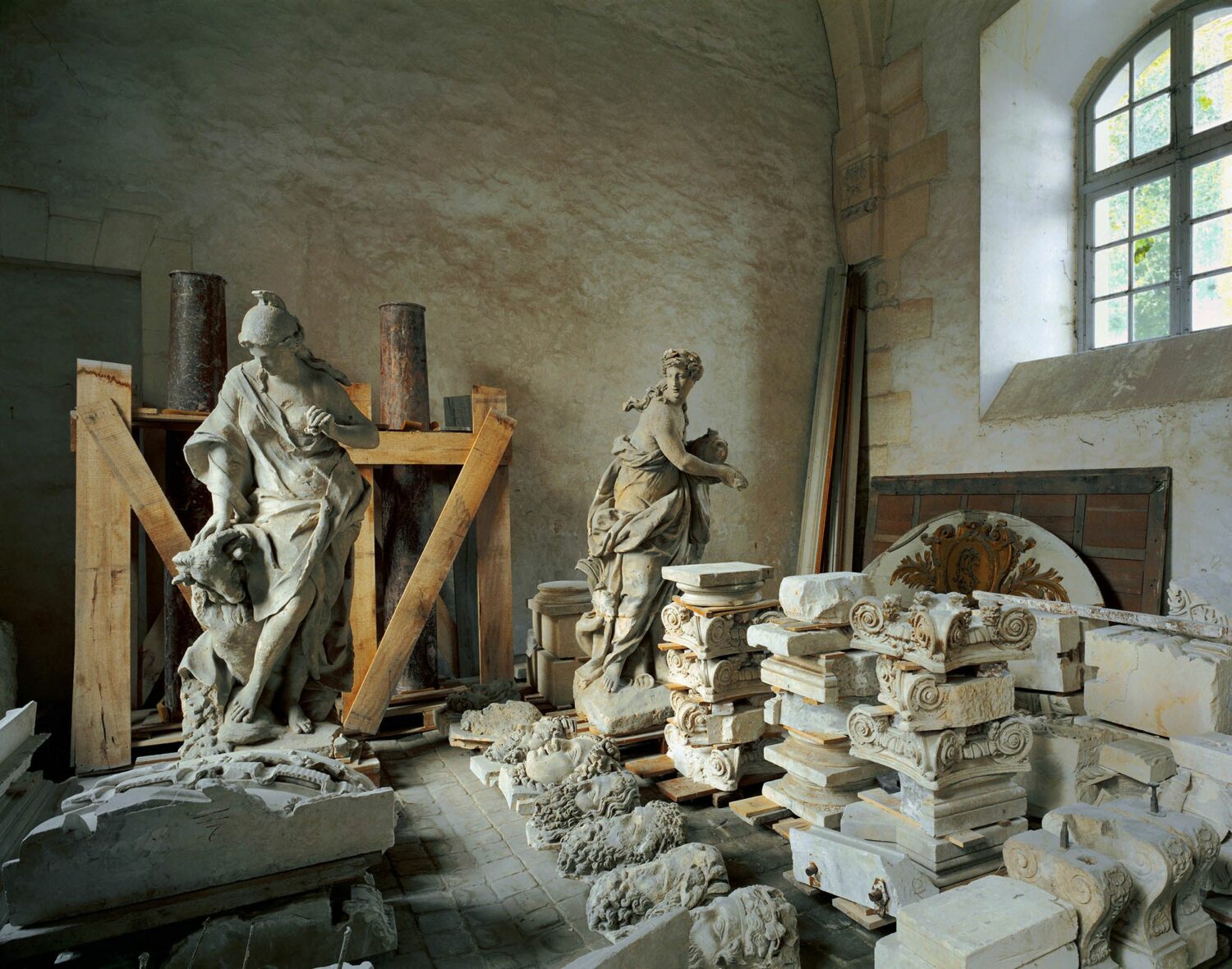Robert Polidori: Réserve de sculpture, Petites Écuries – R.d.C