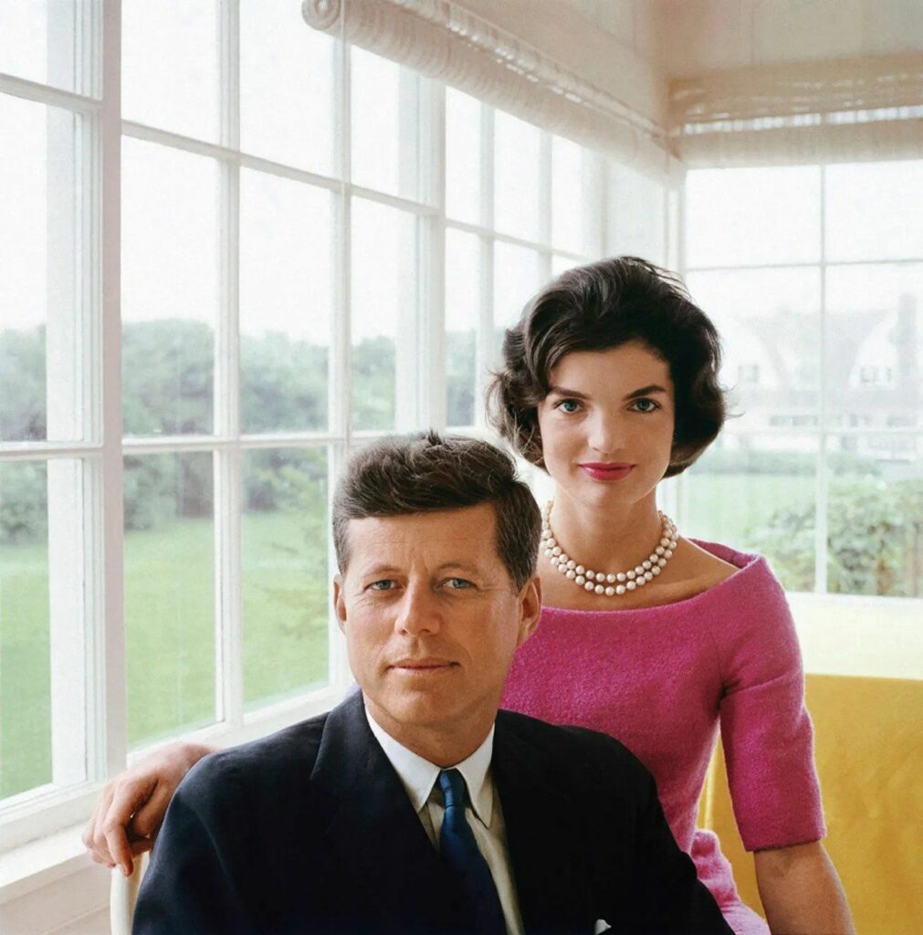 Mark Shaw: Jaqueline and John F. Kennedy in Yellow Room