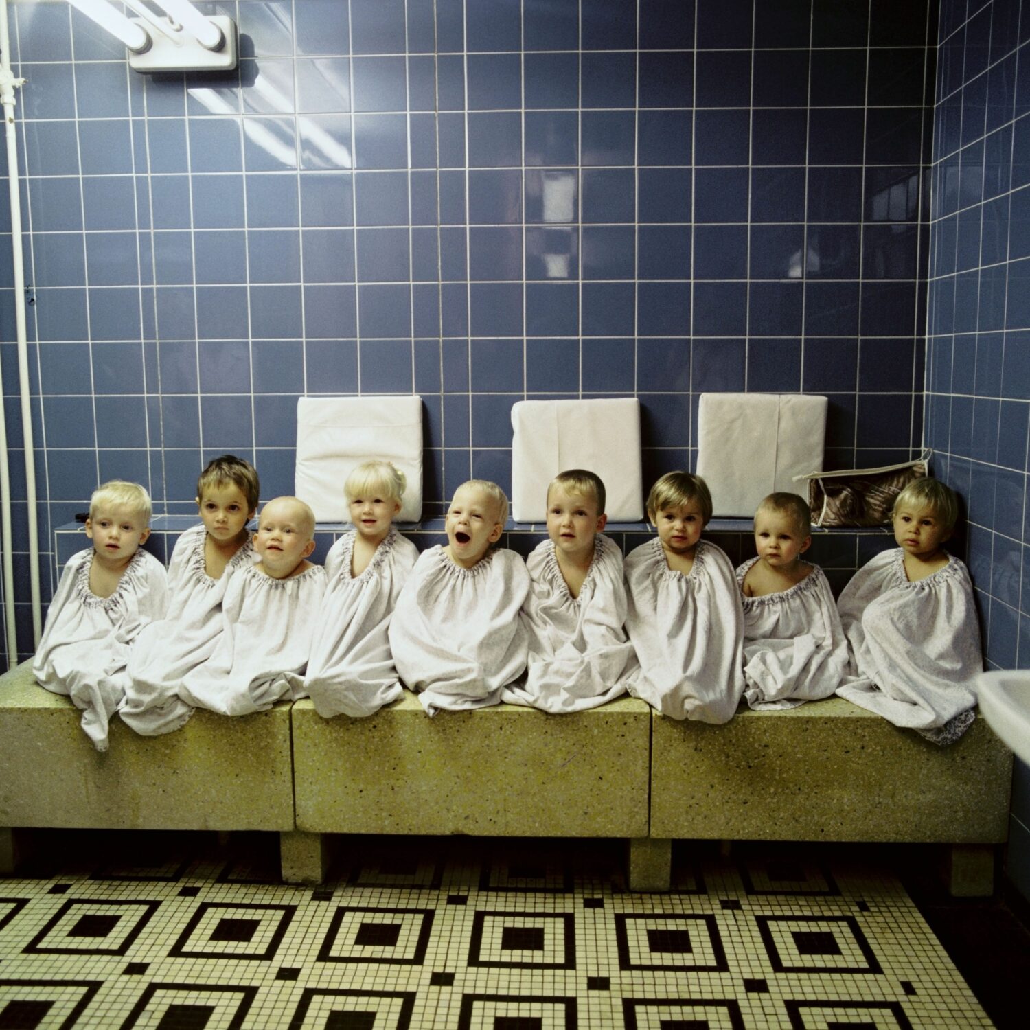 Thomas Billhardt: Im Ruheraum nach der Sauna in einer Kindertagesstätte