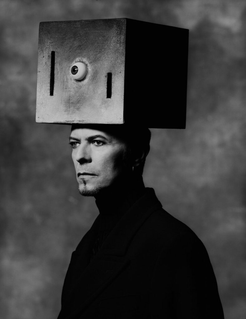 Albert Watson: David Bowie (Box on Head)
