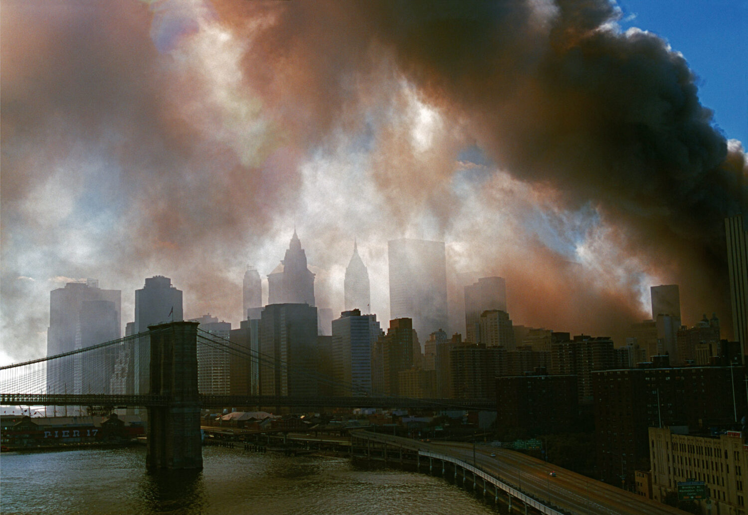 Thomas Hoepker: Manhattan Bridge (9/11)