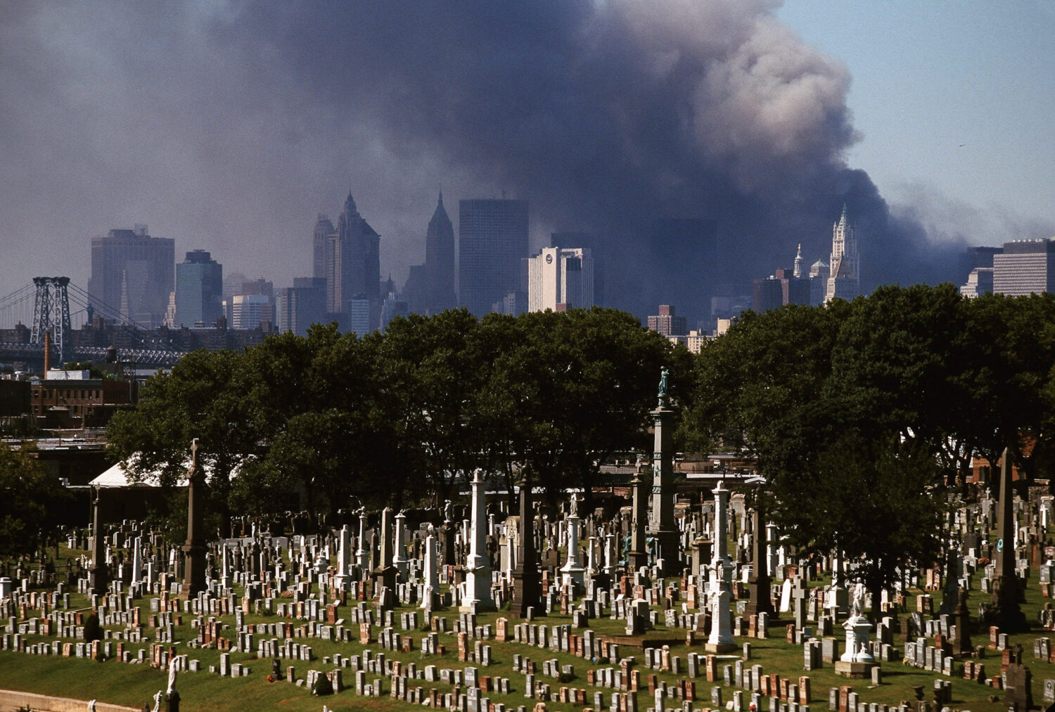 Thomas Hoepker: Smoke over Manhattan (9/11)